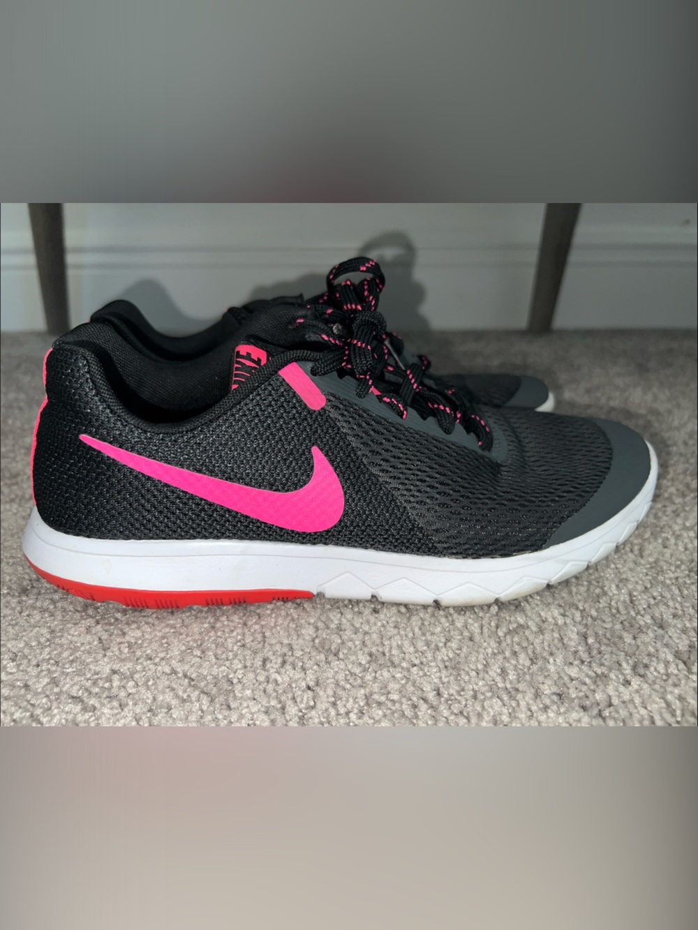 Nike Womens Black & Hot Pink Athletic Sneakers